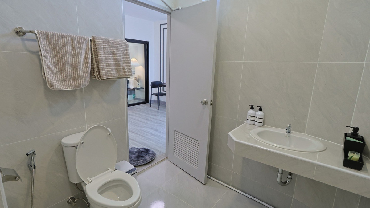 ขายคอนโดพัฒนาการ ศรีนครินทร์ : 🏙💥 Thai Rong Tower พัฒนาการ 🌟📌 ราคาดีสุดในโซนพัฒนาการ! คอนโด 41 ตร.ม. รีโนเวทใหม่ 1.49 ลบ.