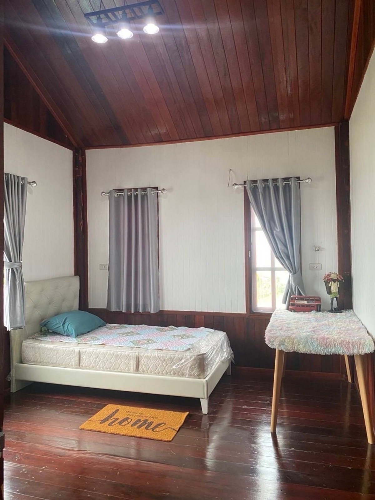 ขายบ้านนครปฐม : 📢👇 ราคาดีที่หาไม่ได้ง่าย ๆ! บ้านพร้อมโกดัง บนพื้นที่ใหญ่ ขายต่ำกว่าทุนการก่อสร้าง คุ้มค่าในการเป็นเจ้าของ ออกแบบและก่อสร้างอย่างพิถีพิถัน เดินทางสะดวก ใกล้แหล่งชุมชนและสิ่งอำนวยความสะดวกครบครัน