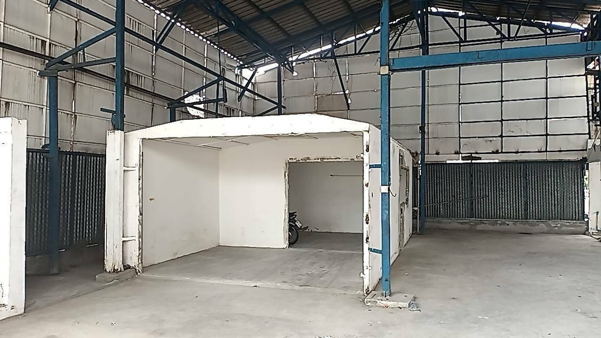 ให้เช่าโกดังโชคชัย4 ลาดพร้าว71 : 📢👇โกดังให้เช่าที่นาคนิวาสกว้างขวาง เดินทางสะดวก ใกล้ทางด่วน เหมาะสำหรับโลจิสติกส์ สต็อกสินค้า หรือทำธุรกิจ พื้นที่กว้าง เปิดโล่ง พร้อมใช้งานทันที