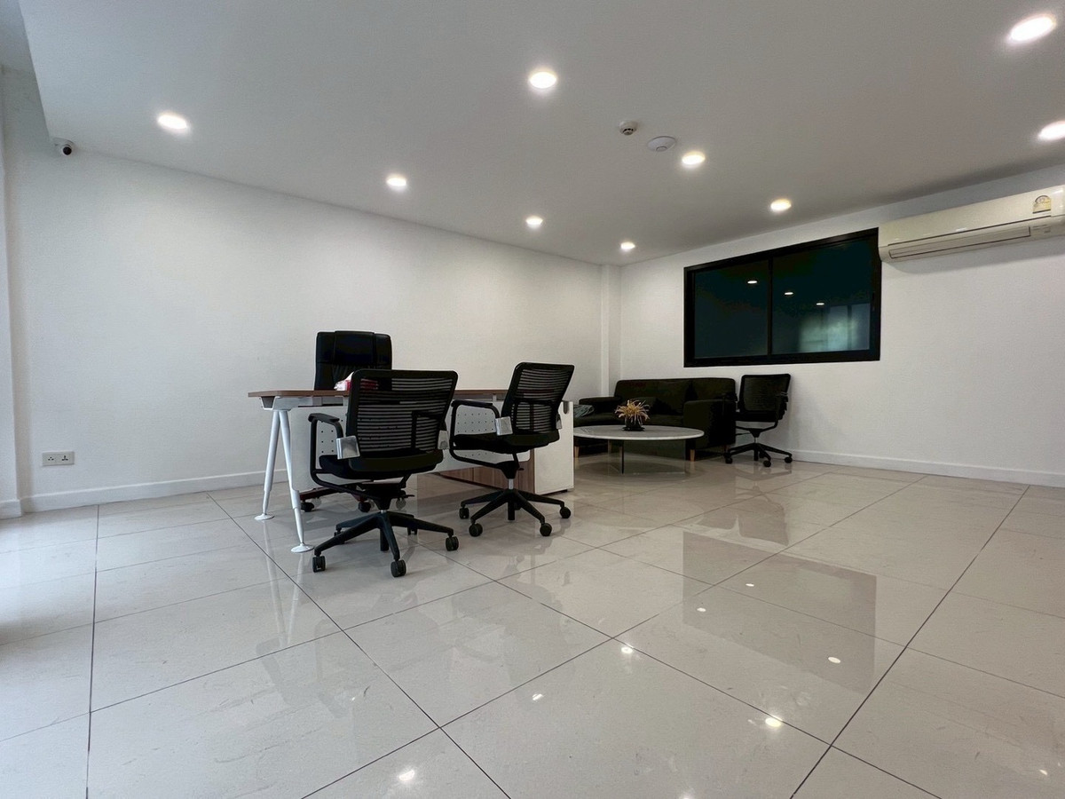 For RentOfficeOnnut, Udomsuk : Office, office for rent, Soi Udomsuk • Punnawithi, Sukhumvit | Office with furniture