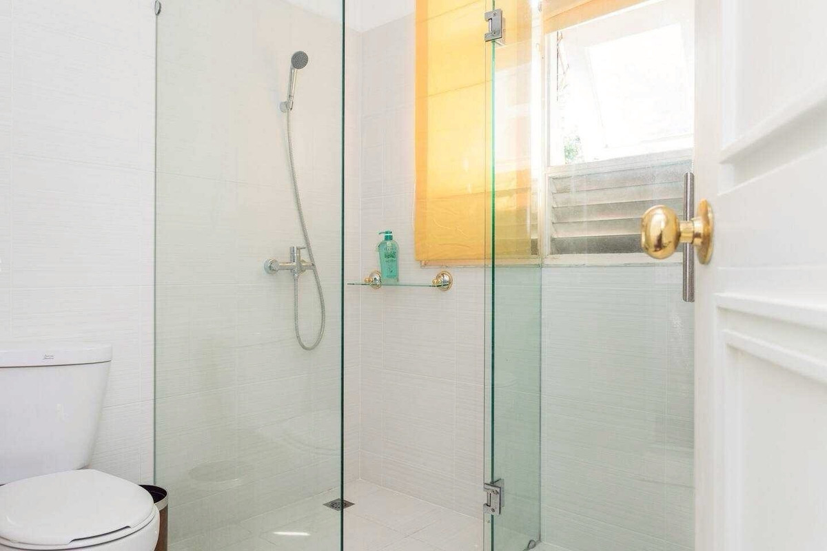 For SaleHouseSukhumvit, Asoke, Thonglor : 🏡 Luxury House for Sale in Sukhumvit 📍 Close to BTS Phrom Phong ✨ Beautifully decorated and fully furnished 🏊‍♂️ Comes with a private swimming pool 🌳 Surrounded by greenery with a peaceful atmosphere 🛍 Close to shopping malls 🏫 Near international sc