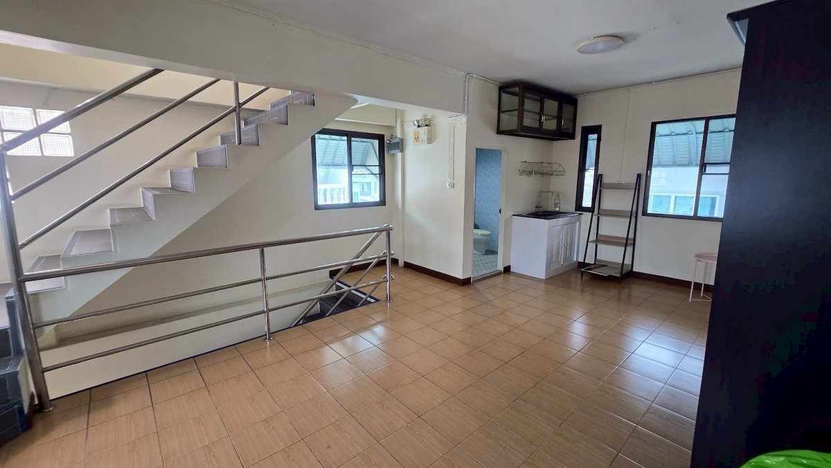 For RentShop HouseRatchadapisek, Huaikwang, Suttisan : Single building for rent, 5 floors, near MRT Huai Khwang, 660 sq m, 4 bedrooms | 8 bathrooms, can make an office ✅ Airbnb available ✅