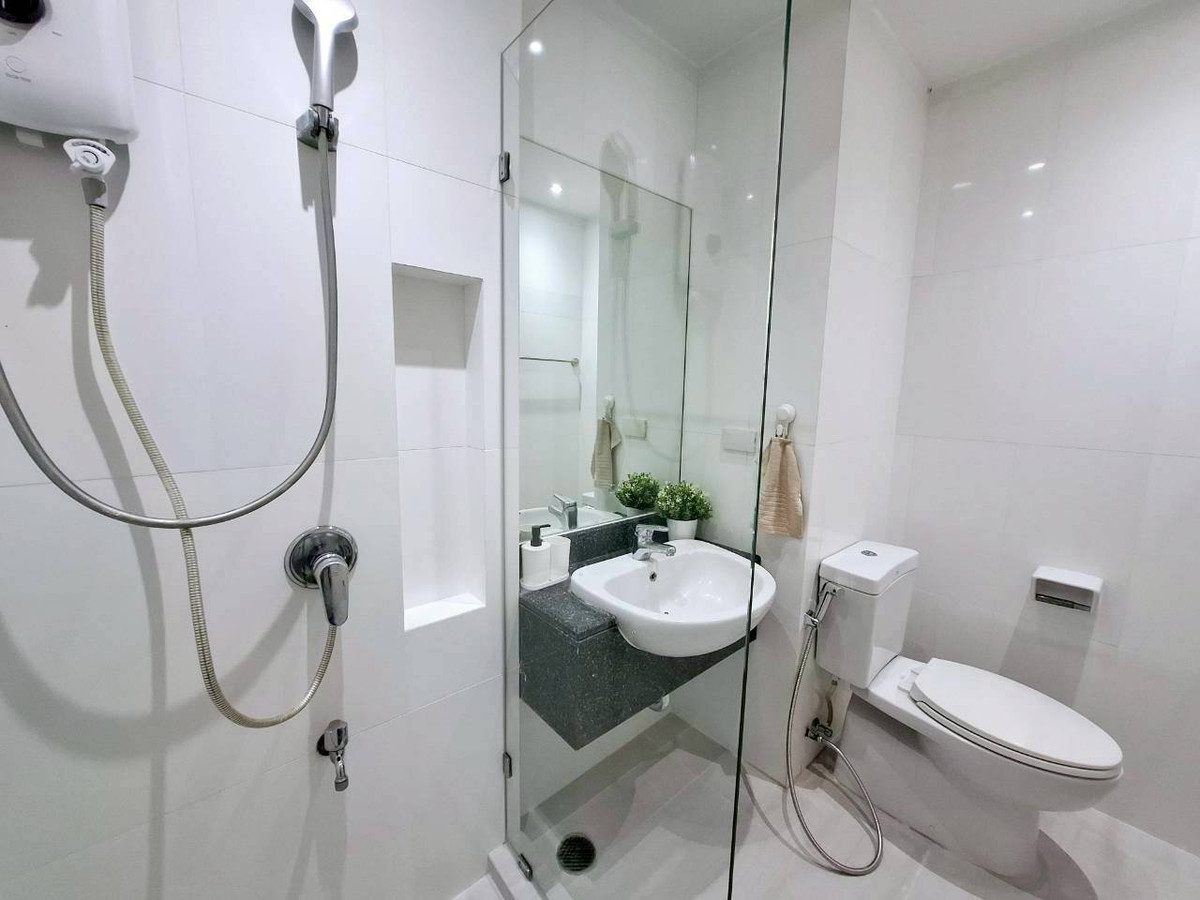 For SaleCondoBangna, Bearing, Lasalle : sell !! Condo The Parkland Srinakarin Lakeside (The Parkland Srinakarin Lakeside) fully decorated room. Ready to move in