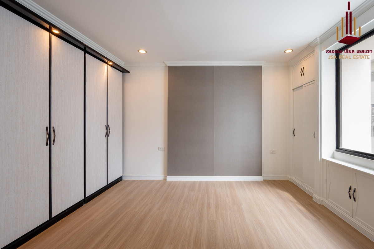 For SaleCondoSukhumvit, Asoke, Thonglor : ✨ For Sale: Las Colinas Condo ✨ 💰 Only 27,900,000 THB