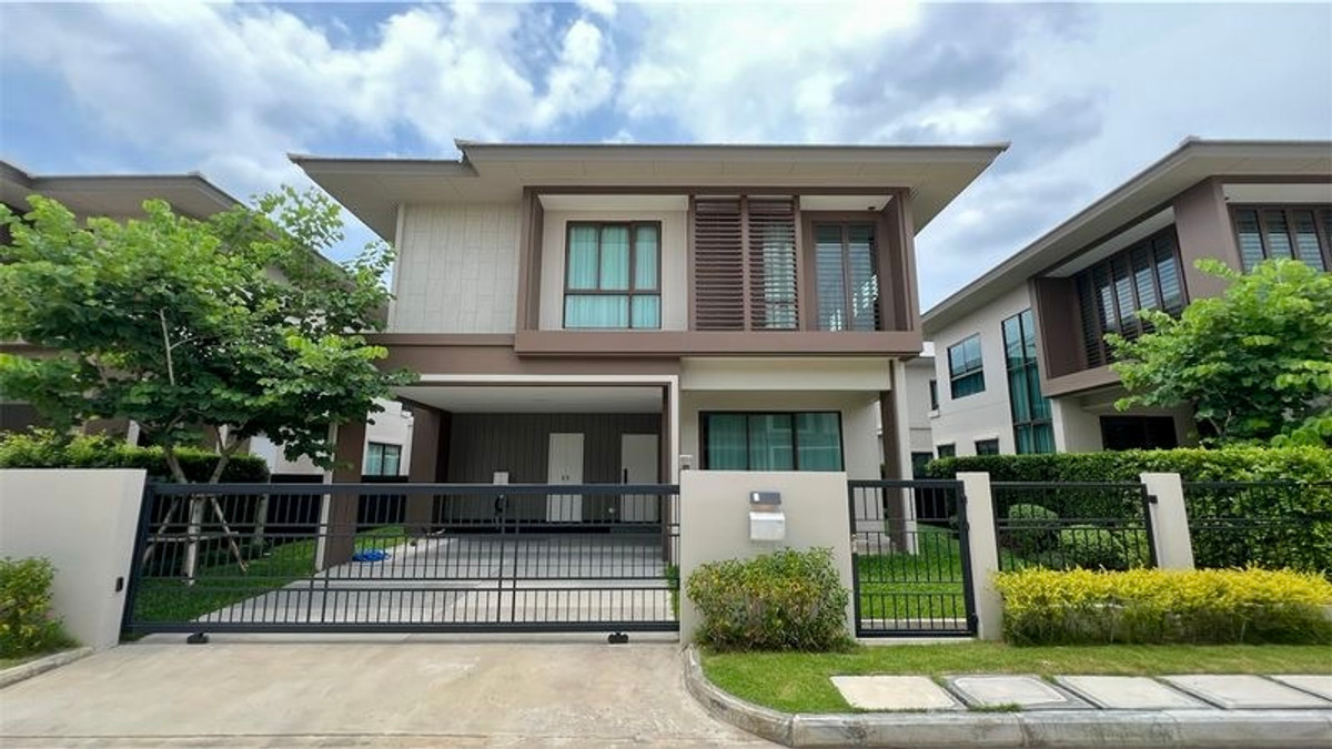 For SaleHousePattanakan, Srinakarin : Urgent sale, most special price in the Burasiri Krungthep Kreetha project | Empty house, 4 bedrooms, 57.5 sq m, for you to decorate to your style.