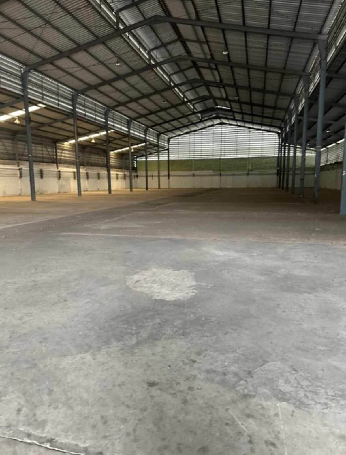 ให้เช่าโกดังพุทธมณฑล ศาลายา : ให้เช่า โกดังสินค้า/โรงงาน มีออฟฟิต พื้นที่ใช้สอย 1,940 ตรม. รถใหญ่เข้าออกสะดวก  ทำเลพุทธมณฑลสาย 4 กระทุ่มล้ม