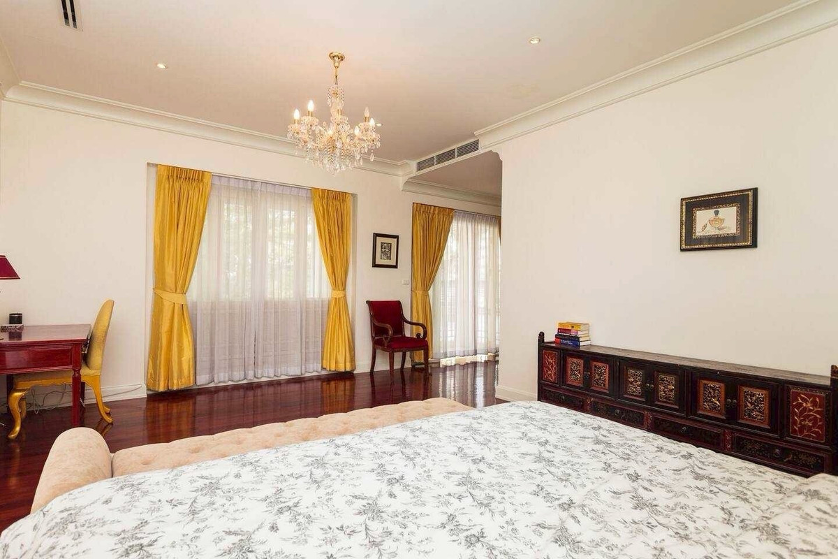 For SaleHouseSukhumvit, Asoke, Thonglor : 🏡 Luxury House for Sale in Sukhumvit 📍 Close to BTS Phrom Phong ✨ Beautifully decorated and fully furnished 🏊‍♂️ Comes with a private swimming pool 🌳 Surrounded by greenery with a peaceful atmosphere 🛍 Close to shopping malls 🏫 Near international sc