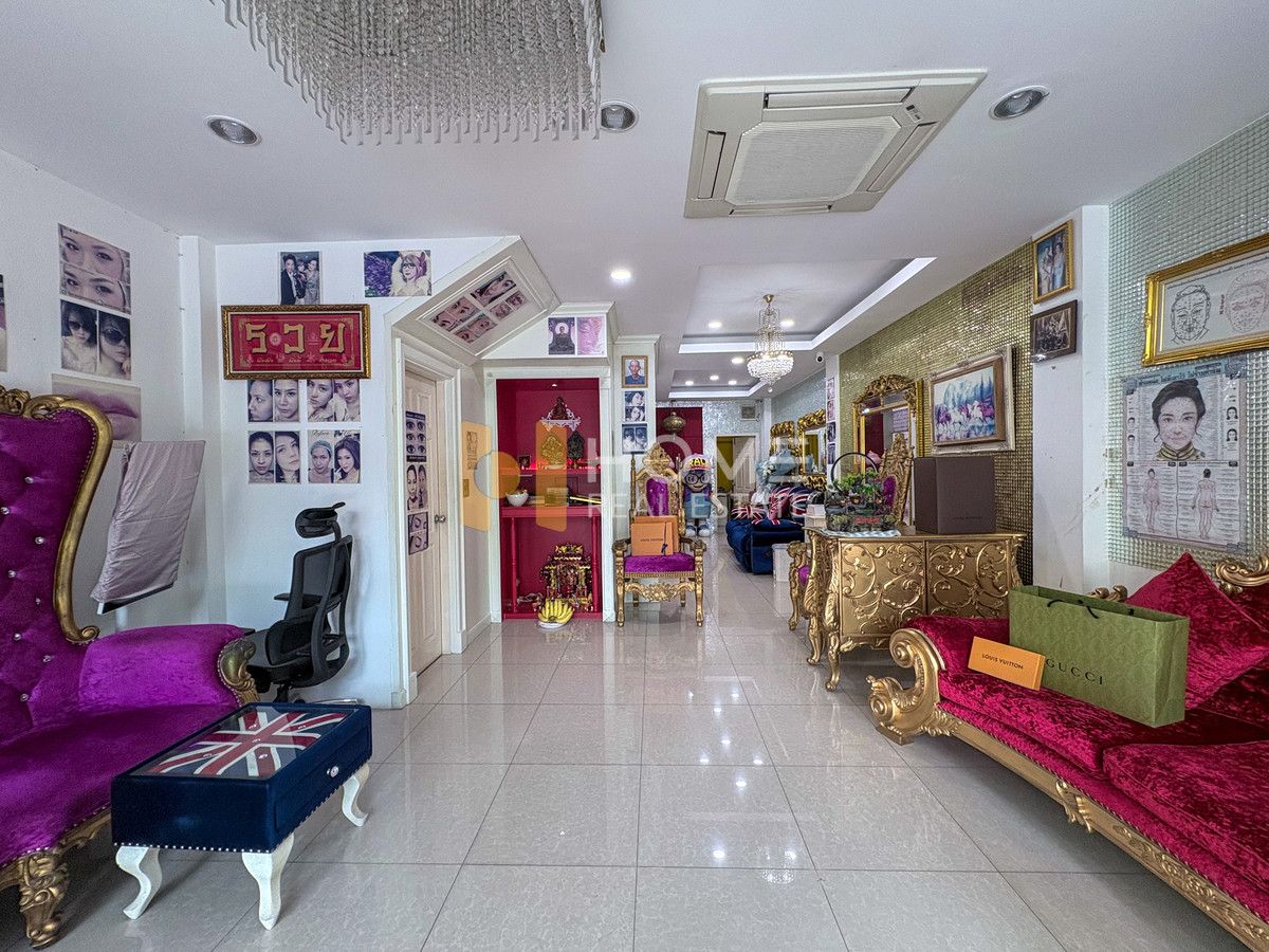 ขายโฮมออฟฟิศเกษตรศาสตร์ รัชโยธิน : ใกล้ BTS เสนานิคม เพียง 800 ม. 🔥 โฮมออฟฟิศ ตึกแถว เสนานิคม 1 ซอย 24 / 4 ชั้น (ขาย), Home Office Senanikom 1 Soi 24 / 4 Storey (FOR SALE) TPM092