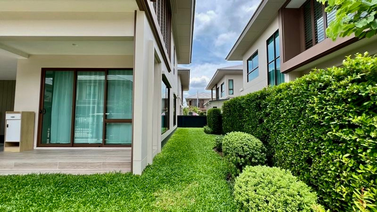 ขายบ้านพัฒนาการ ศรีนครินทร์ : ขายด่วน ราคาพิเศษที่สุดในโครงการ Burasiri กรุงเทพกรีฑา | บ้านเปล่า 4 ห้องนอน 57.5 ตร.วา ให้คุณตกแต่งได้ตามสไตล์