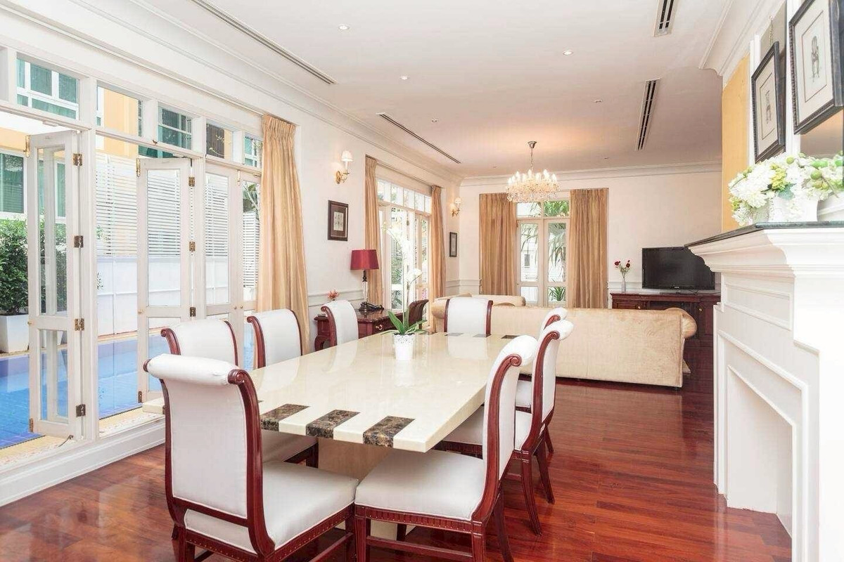 For SaleHouseSukhumvit, Asoke, Thonglor : 🏡 Luxury House for Sale in Sukhumvit 📍 Close to BTS Phrom Phong ✨ Beautifully decorated and fully furnished 🏊‍♂️ Comes with a private swimming pool 🌳 Surrounded by greenery with a peaceful atmosphere 🛍 Close to shopping malls 🏫 Near international sc