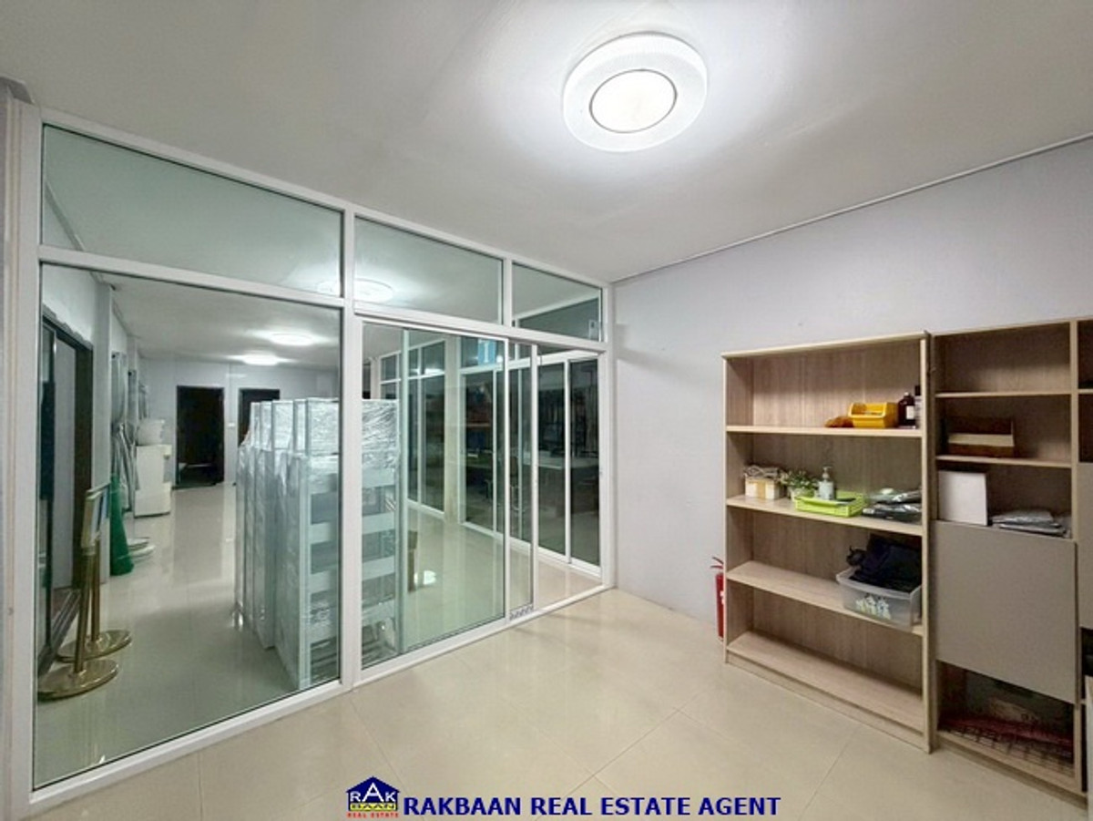 For SaleHome OfficeNonthaburi, Bang Yai, Bangbuathong : Home office for sale with warehouse Well decorated, ready to use immediately, 137 sq m, location Soi Chulin Chuan 4, Bang Bua Thong, Nonthaburi.