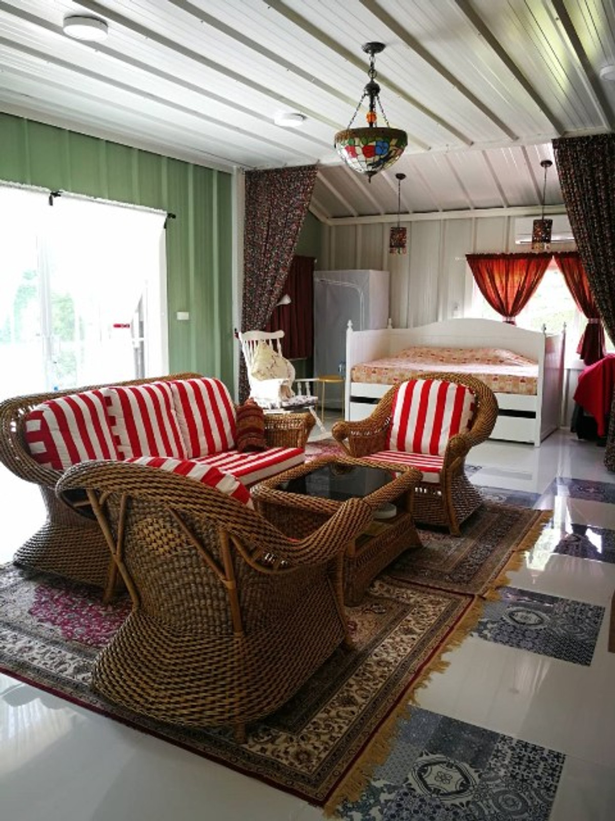 ขายที่ดินราชบุรี : ขาย ที่ดิน 13-0-15.9 ไร่ ริมแม่น้ำแม่กลอง พร้อมบ้าน 4 หลัง สไตล์ Barn House บางโตนด โพธาราม  ราชบุรี  