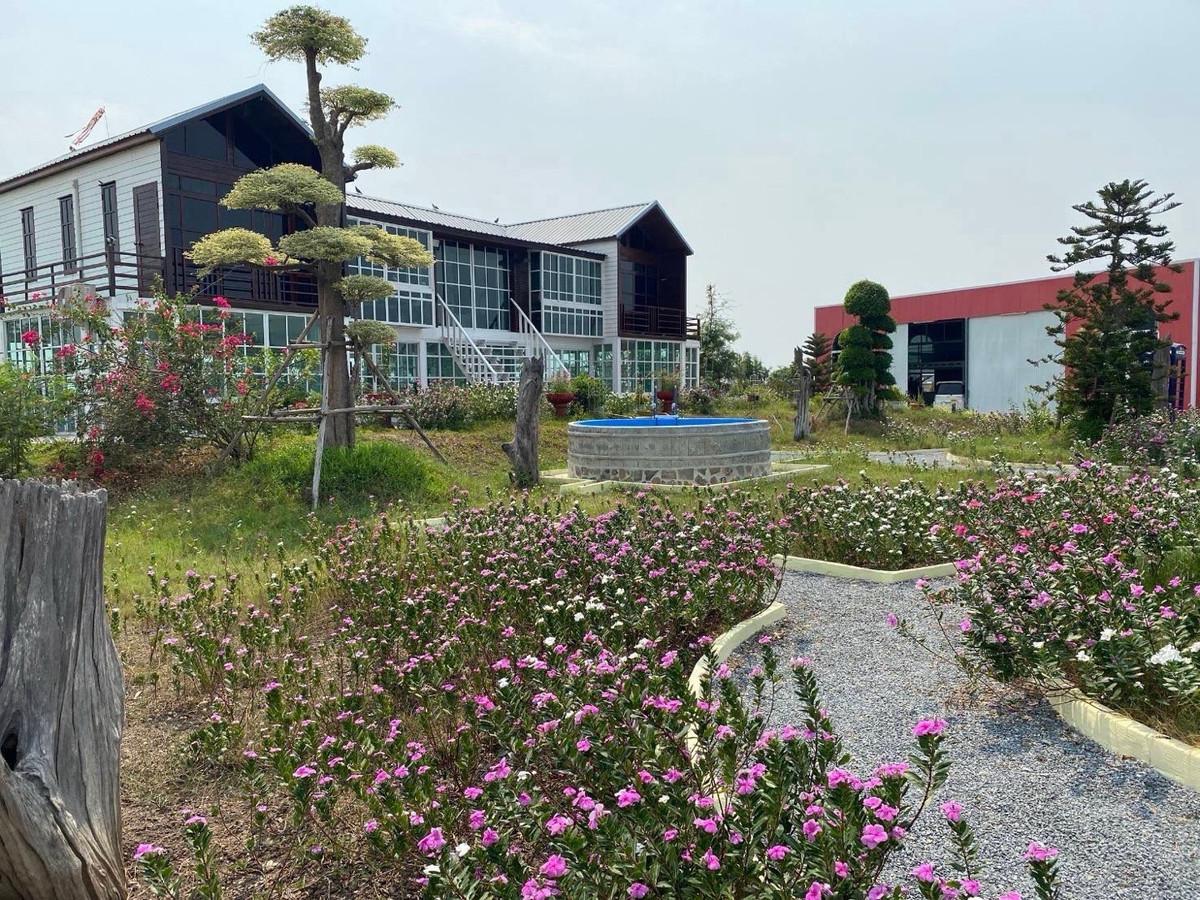 ขายบ้านนครปฐม : 📢👇 ราคาดีที่หาไม่ได้ง่าย ๆ! บ้านพร้อมโกดัง บนพื้นที่ใหญ่ ขายต่ำกว่าทุนการก่อสร้าง คุ้มค่าในการเป็นเจ้าของ ออกแบบและก่อสร้างอย่างพิถีพิถัน เดินทางสะดวก ใกล้แหล่งชุมชนและสิ่งอำนวยความสะดวกครบครัน