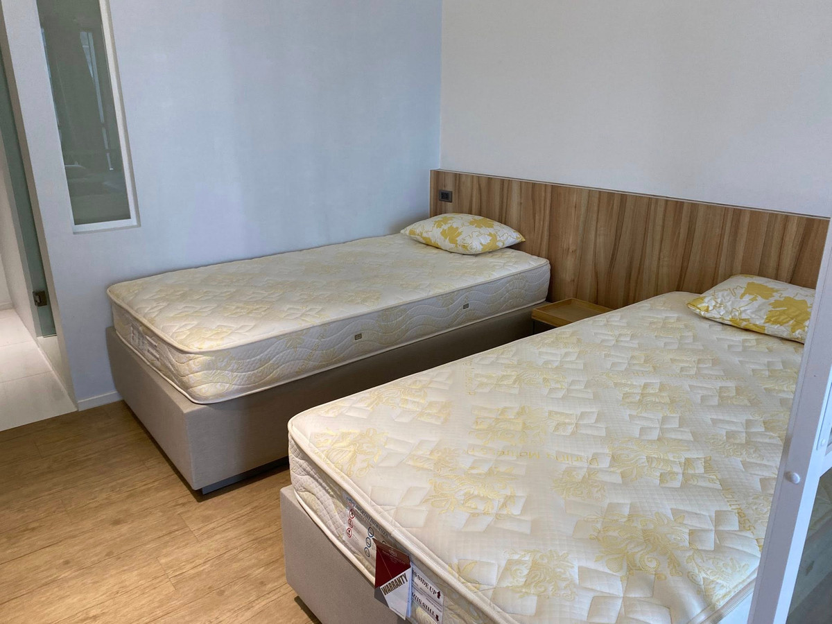 ขายคอนโดสยาม จุฬา สามย่าน : Triple Y Residence【𝐒𝐄𝐋𝐋 & 𝐑𝐄𝐍𝐓】🔥ห้องโทนขาว–ไม้ แต่งแบบมินิมอลคลีนๆ เหมือนอยู่ในคาเฟ่ญี่ปุ่น ได้แสงธรรมชาติเต็มผนัง 🔥 ติดต่อไลน์ไอดี: @hacondo