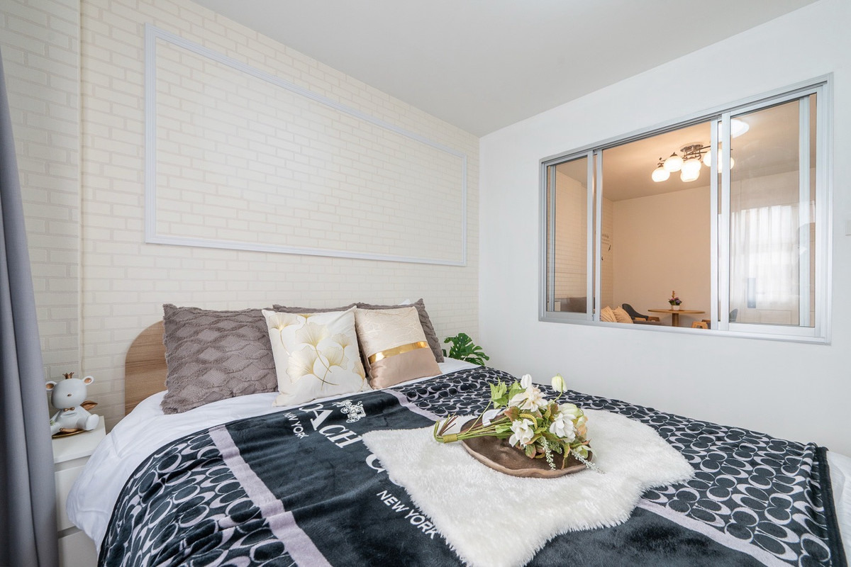 For SaleCondoRamkhamhaeng, Hua Mak : 🌟 Condo in a prime location, complete with all conveniences in one place, close to the BTS, department stores and expressways, low installments, only 6,xxx baht per month.