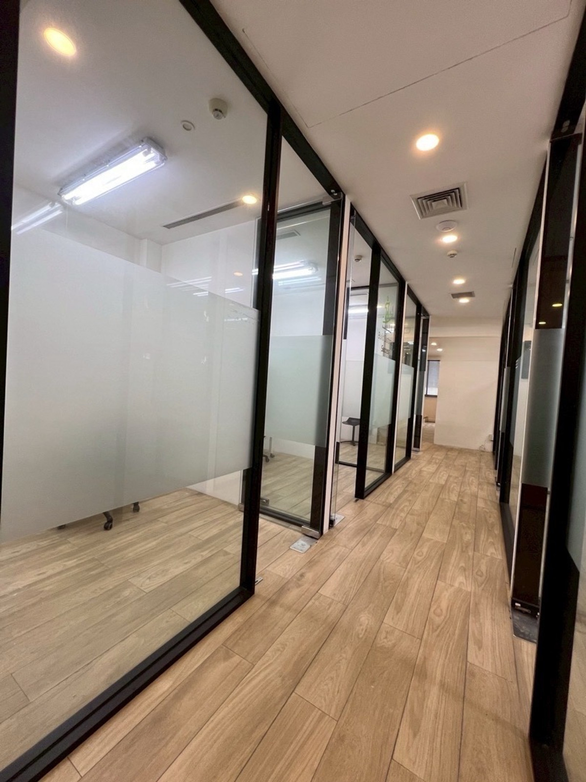 For RentOfficeOnnut, Udomsuk : Office, office for rent, Soi Udomsuk • Punnawithi, Sukhumvit | Office with furniture