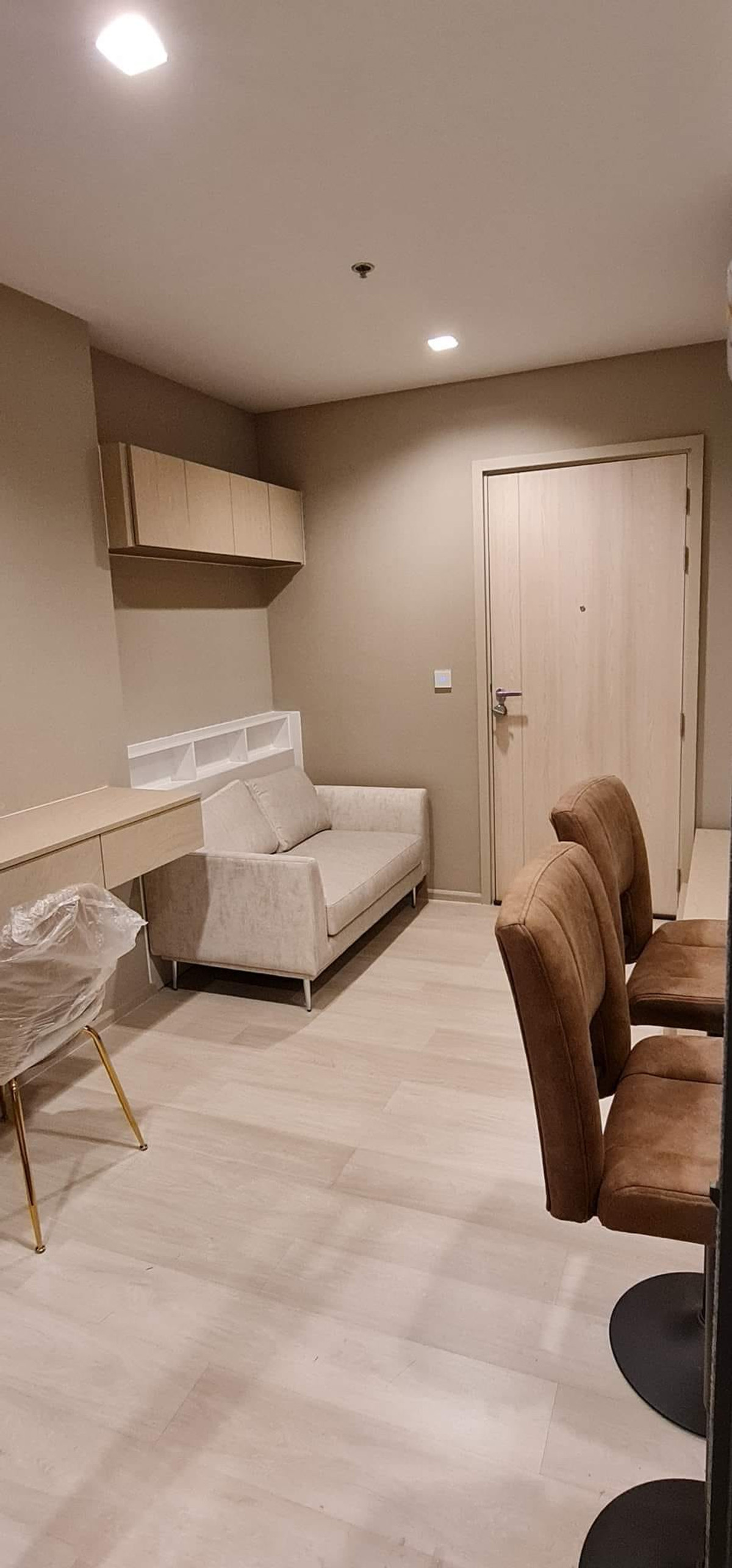 คอนโดวิทยุ ชิดลม หลังสวน : Life One Wireless【𝐒𝐄𝐋𝐋 & 𝐑𝐄𝐍𝐓】🔥ตกแต่งโทนยุโรปโมเดิร์น โทนขาวครีม มินิมอลลักซ์ชู เข้ากับแสงธรรมชาติ ทำให้ห้องดูหวานแบบผู้ใหญ่🔥 ติดต่อไลน์ไอดี: @hacondo