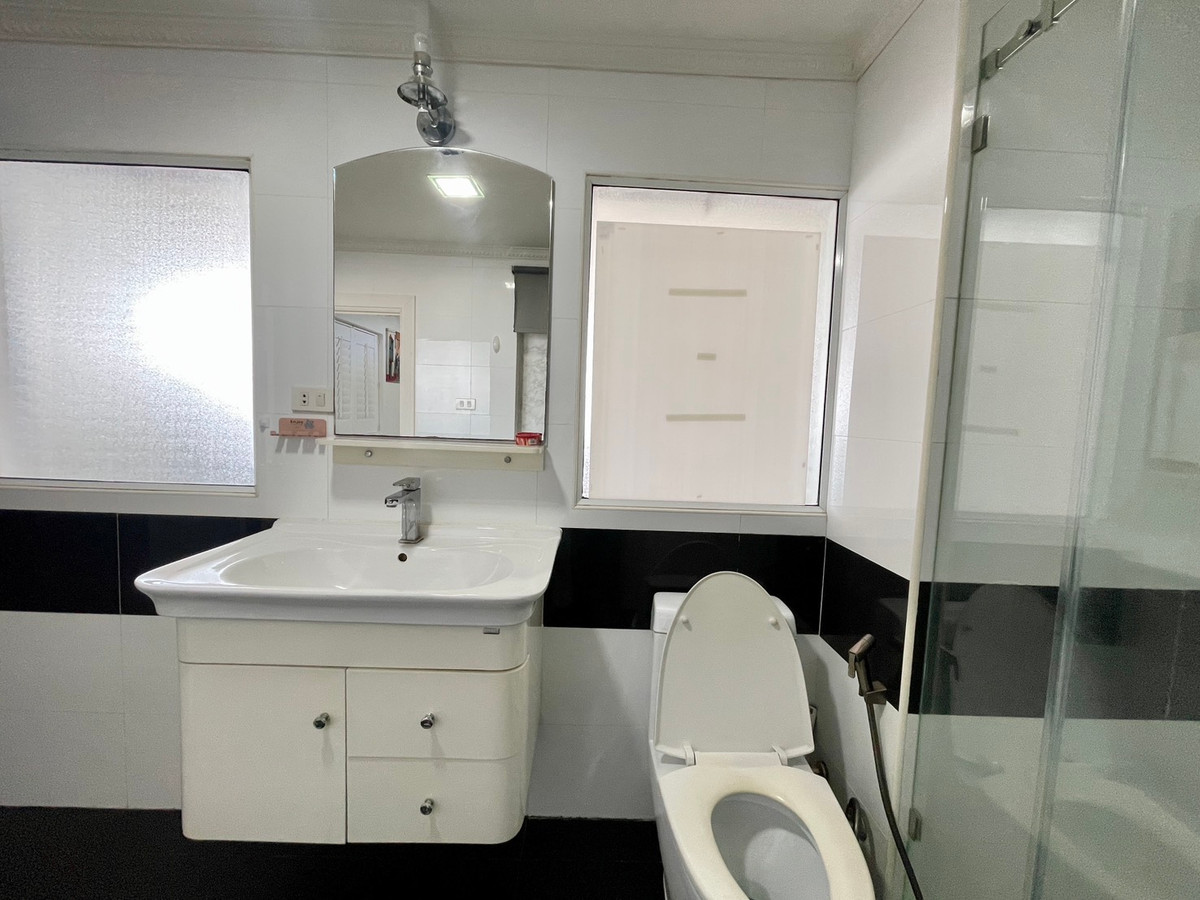 ให้เช่าคอนโดพระราม 9 เพชรบุรีตัดใหม่ RCA :  ด่วน! ให้เช่า  เพชรเก้า ทาวเวอร์  ห้องใหญ่ รีโนเวทใหม่ ราคาเดียวได้พื้นที่คุ้มสุดในย่านนี้ 