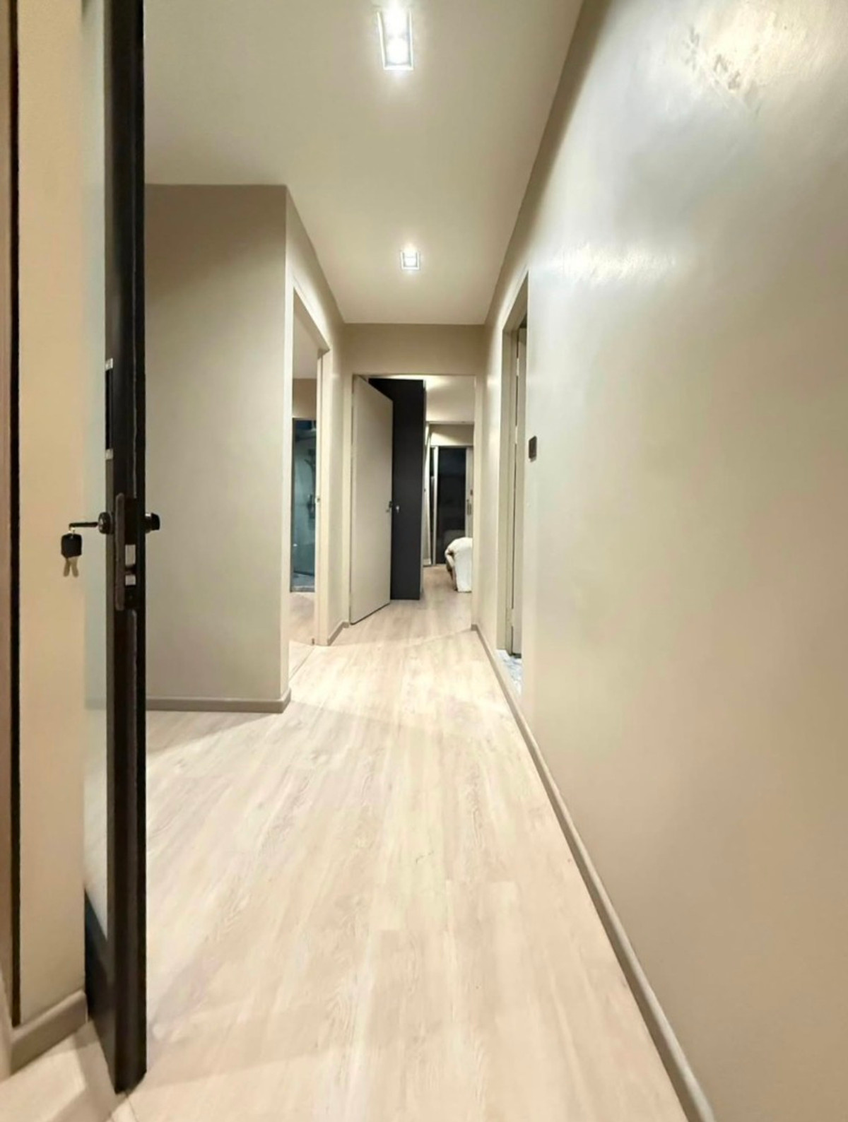 ขายคอนโดวิทยุ ชิดลม หลังสวน : Hot Deal! Wittayu Complex ห้องใหญ่ 2 นอน 93 ตร.ม.  Pet Friendly เพียง 5.5 ลบ. ✨ รีโนเวทใหม่  วิวสระว่ายน้ำ Yield 7.6%* 📞 092-690-5445