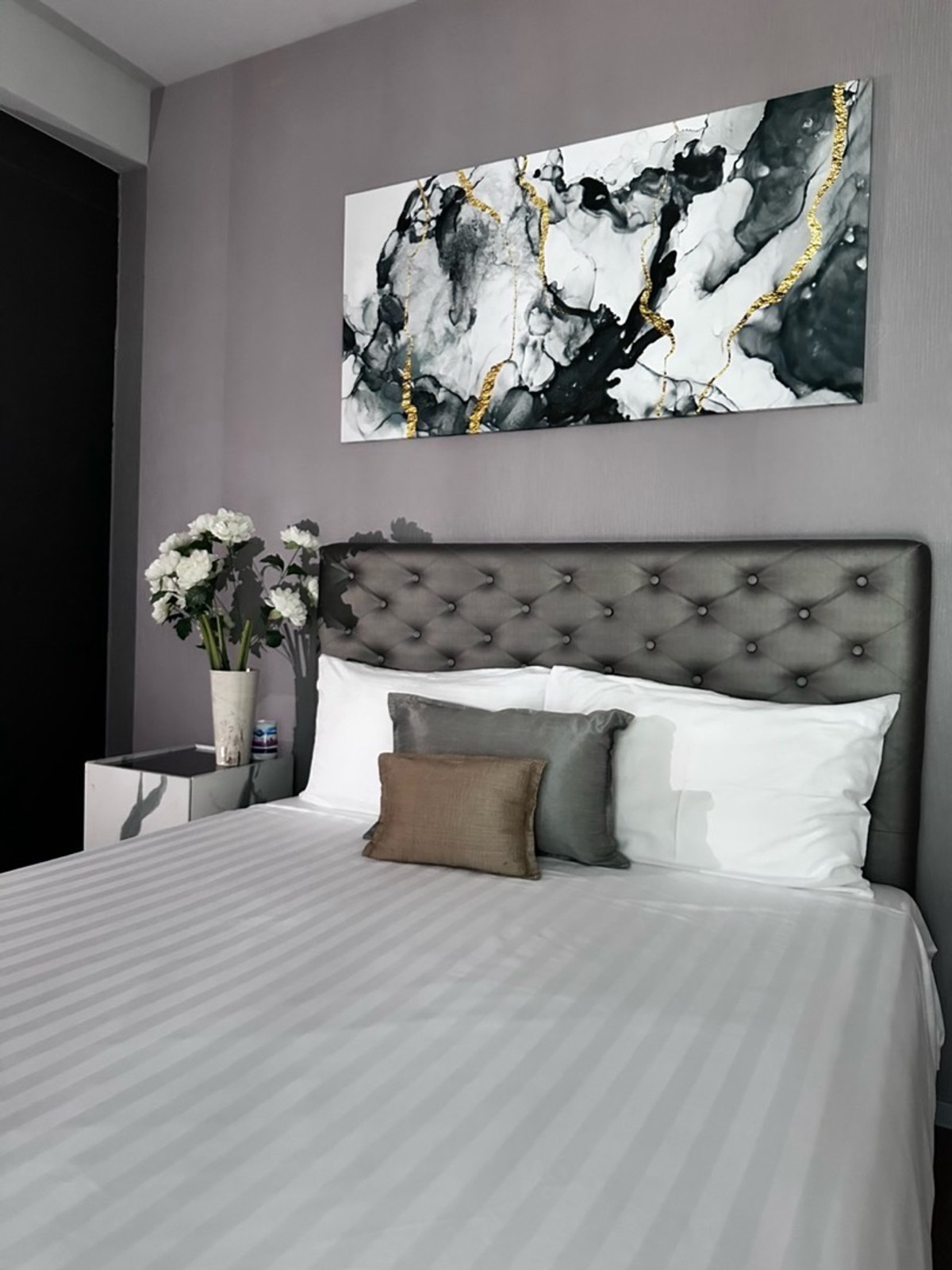 ให้เช่าคอนโดสุขุมวิท อโศก ทองหล่อ : ให้เช่า แอชตัน เรสซิเด้นท์ สุขุมวิท 41 (Low Rise) รับสัตว์เลี้ยง เฟอร์ครบ แต่งสวย พร้อมเข้าอยู่ ไม่มี Defect