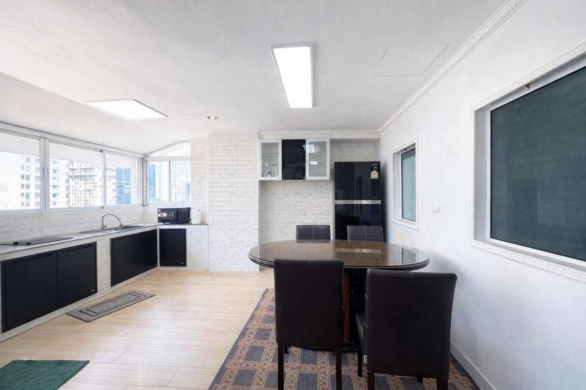 ให้เช่าคอนโดพระราม 9 เพชรบุรีตัดใหม่ RCA :  ด่วน! ให้เช่า  เพชรเก้า ทาวเวอร์  ห้องใหญ่ รีโนเวทใหม่ ราคาเดียวได้พื้นที่คุ้มสุดในย่านนี้ 