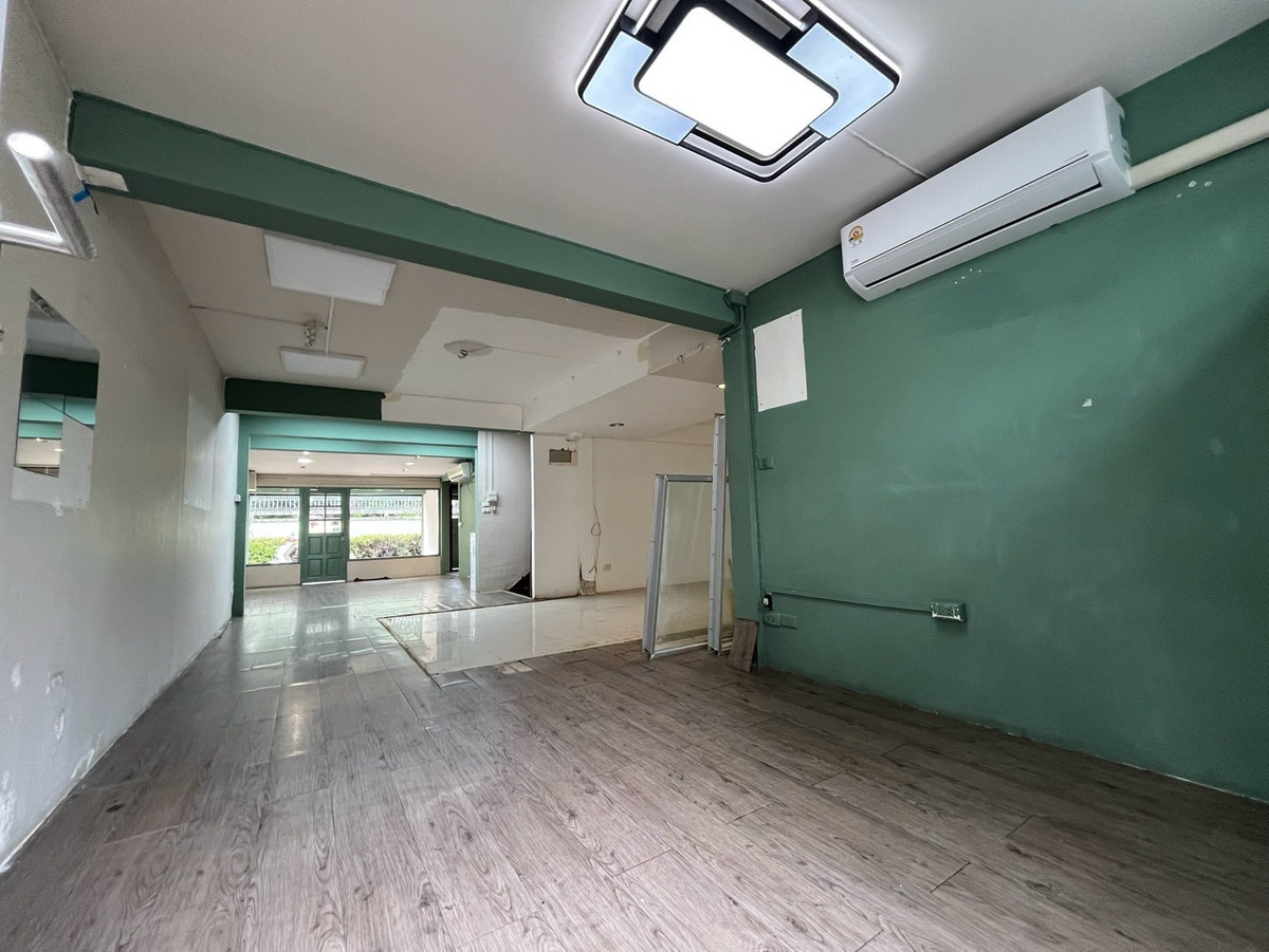 ให้เช่าร้านค้า/ตลาดนัดสุขุมวิท อโศก ทองหล่อ : ให้เช่า พื้นที่ทำธุรกิจ ขนาด 150 ตารางเมตร ซอยเอกมัย สุขุมวิท 63 เขตวัฒนา กรุงเทพมหานคร