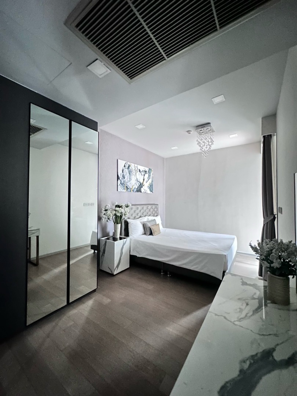 ให้เช่าคอนโดสุขุมวิท อโศก ทองหล่อ : ให้เช่า แอชตัน เรสซิเด้นท์ สุขุมวิท 41 (Low Rise) รับสัตว์เลี้ยง เฟอร์ครบ แต่งสวย พร้อมเข้าอยู่ ไม่มี Defect