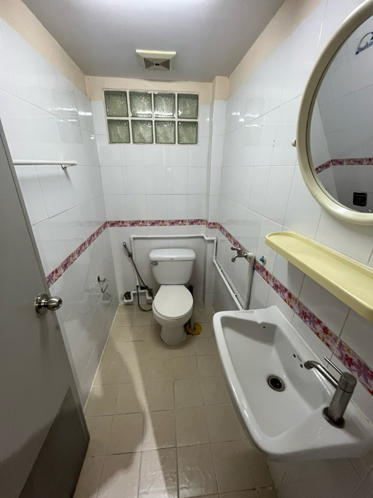 ให้เช่าร้านค้า/ตลาดนัดสุขุมวิท อโศก ทองหล่อ : ให้เช่า พื้นที่ทำธุรกิจ ขนาด 150 ตารางเมตร ซอยเอกมัย สุขุมวิท 63 เขตวัฒนา กรุงเทพมหานคร