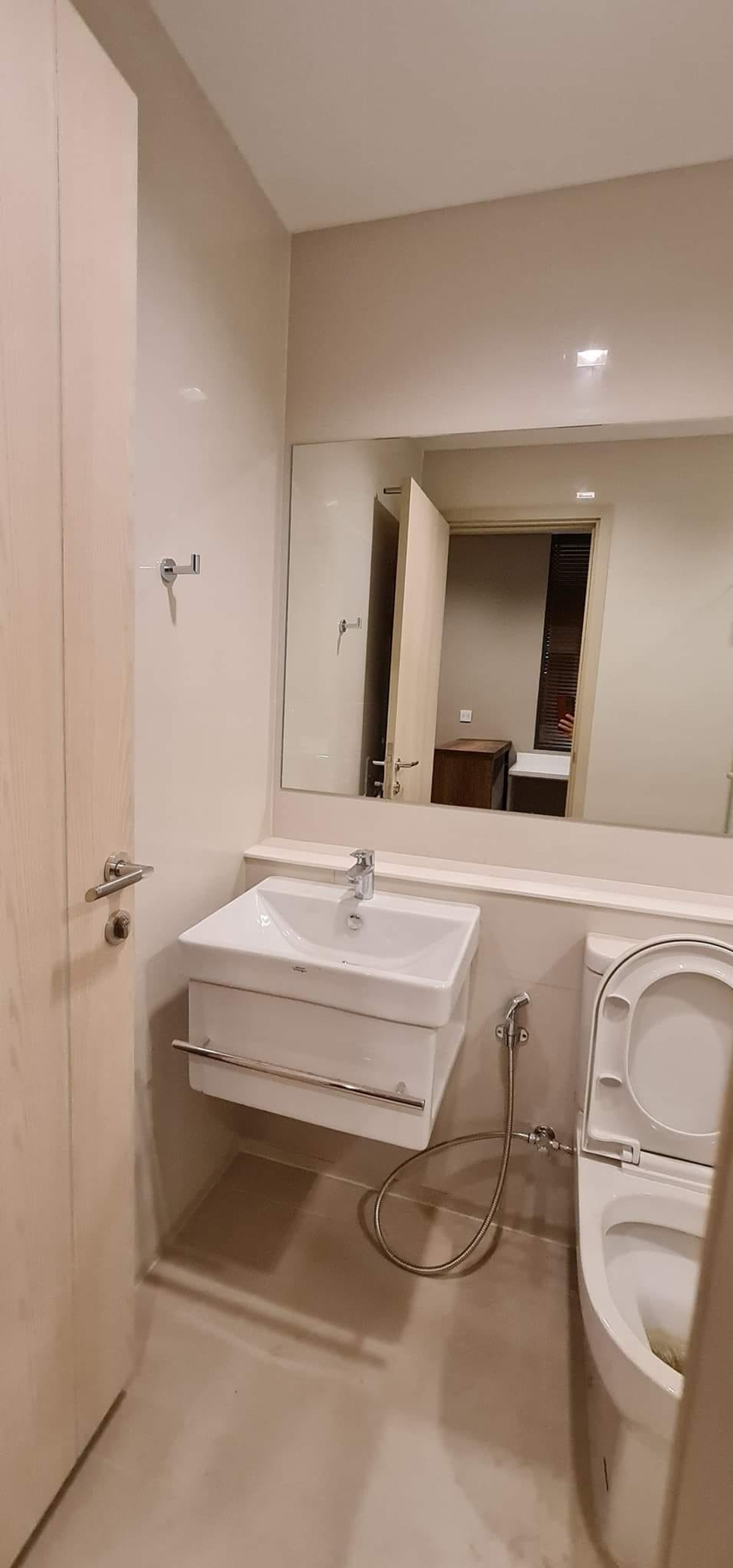 คอนโดวิทยุ ชิดลม หลังสวน : Life One Wireless【𝐒𝐄𝐋𝐋 & 𝐑𝐄𝐍𝐓】🔥ตกแต่งโทนยุโรปโมเดิร์น โทนขาวครีม มินิมอลลักซ์ชู เข้ากับแสงธรรมชาติ ทำให้ห้องดูหวานแบบผู้ใหญ่🔥 ติดต่อไลน์ไอดี: @hacondo