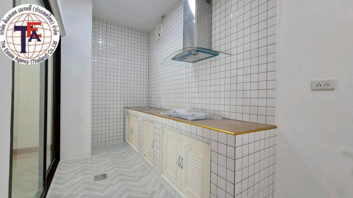 ขายทาวน์โฮมมีนบุรี-ร่มเกล้า : ขายทาวน์เฮ้าส์ 2 ชั้น หมู่บ้านเมดิโอ้ หน้าบ้านติดสวนหย่อมหมู่บ้าน นิมิตรใหม่ 13 15 รามอินทรา คลองสามวา แฟชั่นไอส์แลนด ์ซาฟารีเวิลด ์ตลาดมีนบุรี โรงพยาบาลสินแพทย์โรงพยาบาลนพรัตน์ สนามบินสุวรรณภูมิ สวนสยาม รถไฟฟ้าสายสีส้ม สุวินทวงศ์ หทัยราษฎร์