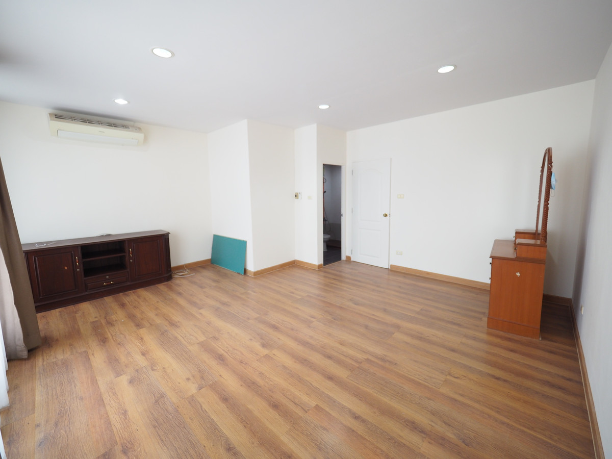 For RentTownhomeSathorn, Narathiwat : Newly Renovated, extra-large 4-storey corner townhouse in Sathon Dist.