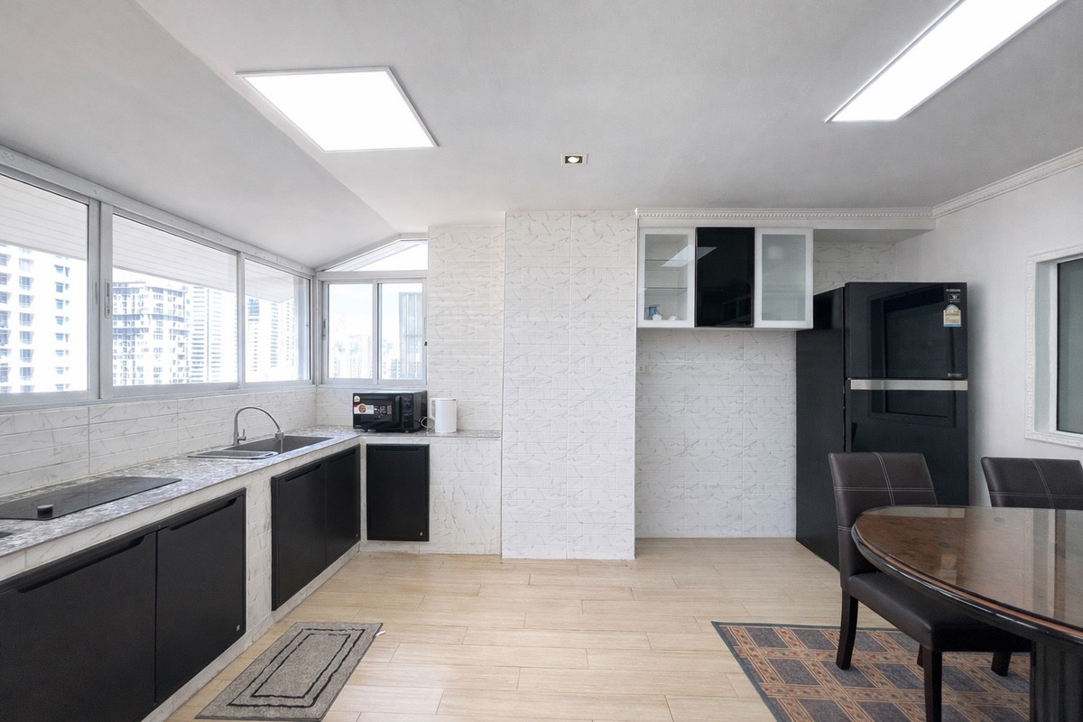 ให้เช่าคอนโดพระราม 9 เพชรบุรีตัดใหม่ RCA :  ด่วน! ให้เช่า  เพชรเก้า ทาวเวอร์  ห้องใหญ่ รีโนเวทใหม่ ราคาเดียวได้พื้นที่คุ้มสุดในย่านนี้ 