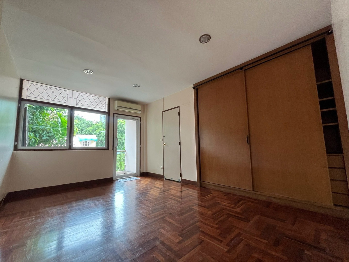 ให้เช่าร้านค้า/ตลาดนัดสุขุมวิท อโศก ทองหล่อ : ให้เช่า พื้นที่ทำธุรกิจ ขนาด 150 ตารางเมตร ซอยเอกมัย สุขุมวิท 63 เขตวัฒนา กรุงเทพมหานคร