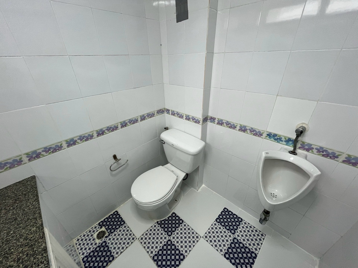 ให้เช่าร้านค้า/ตลาดนัดสุขุมวิท อโศก ทองหล่อ : ให้เช่า พื้นที่ทำธุรกิจ ขนาด 150 ตารางเมตร ซอยเอกมัย สุขุมวิท 63 เขตวัฒนา กรุงเทพมหานคร