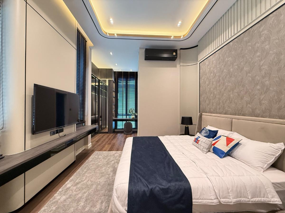 For SaleHouseBangna, Bearing, Lasalle : Rare Item! XL Home 441 sq.m. 📞 092-690-5445 Bangkok Boulevard Bangna Km.5 | 8 Parking | 44 MB ✨ Best Location | North Facing | Next to Clubhouse