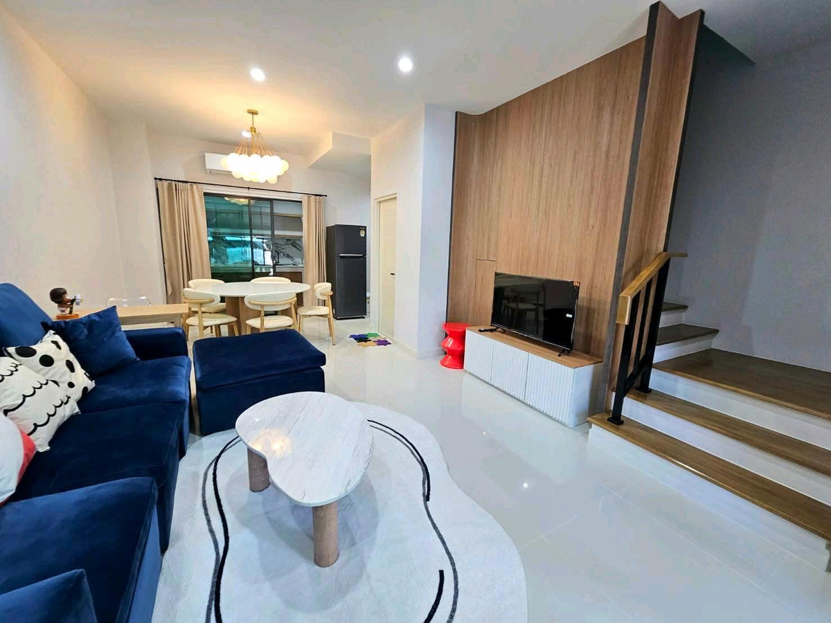 For RentTownhomeMin Buri, Romklao : 3-story townhome for rent, Baan Klang Muang Rama 9 - Krungthep Kreetha, very good location, wide road in front of the house. And there is a convenience store in front of the alley. 3 bedrooms, 2 bathrooms