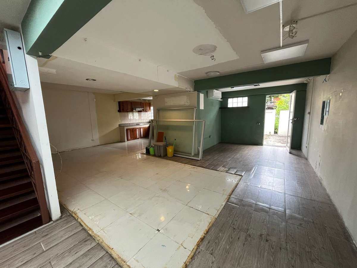 ให้เช่าร้านค้า/ตลาดนัดสุขุมวิท อโศก ทองหล่อ : ให้เช่า พื้นที่ทำธุรกิจ ขนาด 150 ตารางเมตร ซอยเอกมัย สุขุมวิท 63 เขตวัฒนา กรุงเทพมหานคร