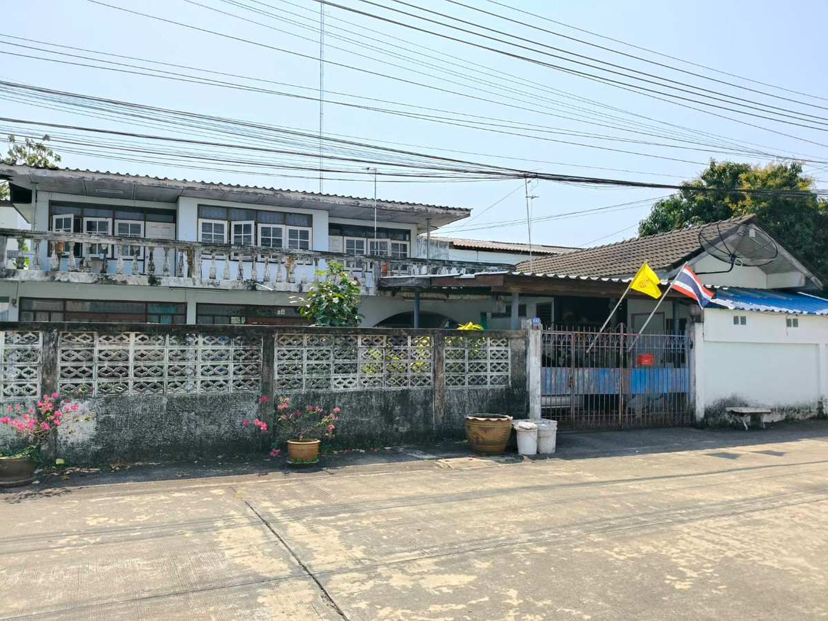 For SaleHouseMin Buri, Romklao : For sale: 2-story house with land in Ramkhamhaeng-Minburi area. Near Kwan Riam Floating Market, only 1 km.