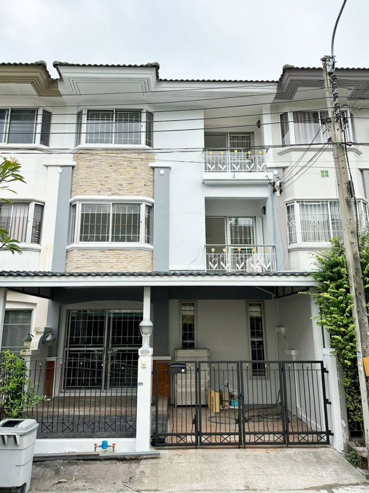 For RentTownhomeKasetsart, Ratchayothin : Townhome for rent, Supalai Ville Ekkamai - Ramindra, near Liab Duan Market, only 3 minutes.
