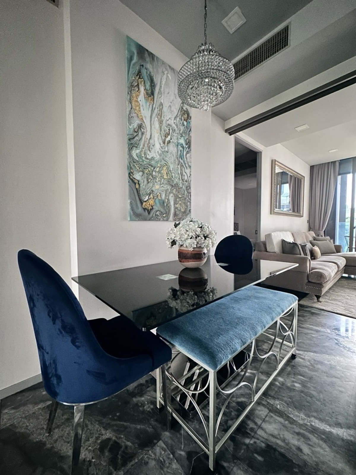 ให้เช่าคอนโดสุขุมวิท อโศก ทองหล่อ : ให้เช่า แอชตัน เรสซิเด้นท์ สุขุมวิท 41 (Low Rise) รับสัตว์เลี้ยง เฟอร์ครบ แต่งสวย พร้อมเข้าอยู่ ไม่มี Defect