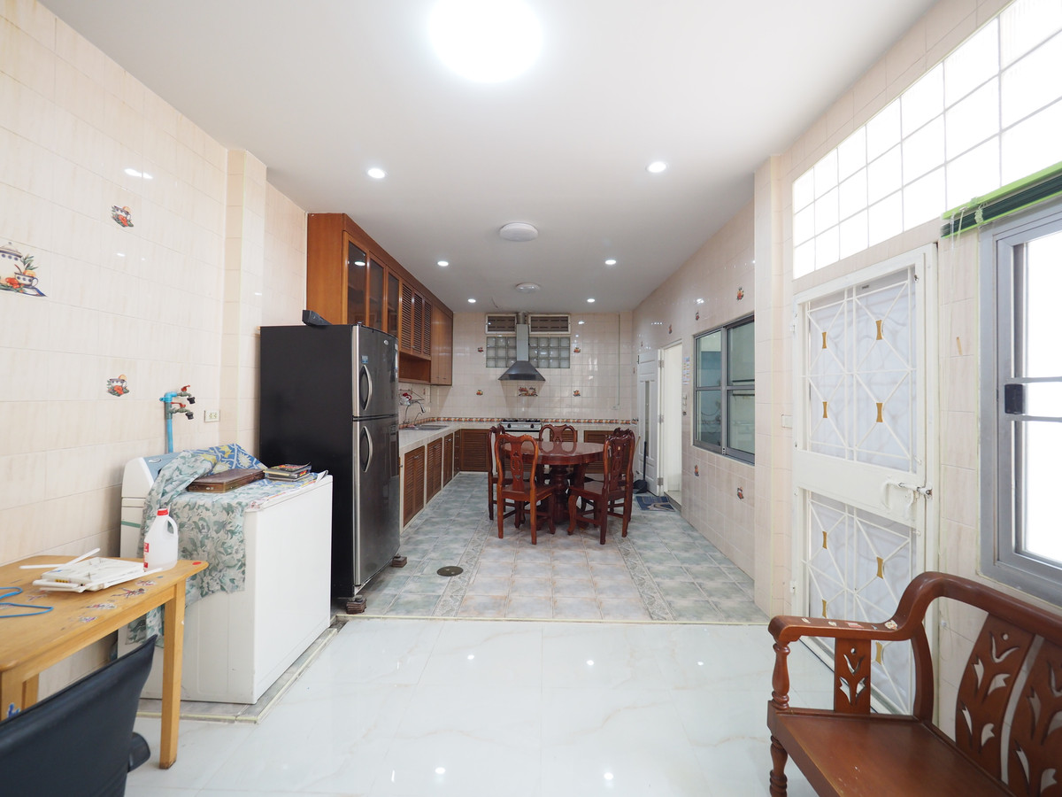 For RentTownhomeSathorn, Narathiwat : Newly Renovated, extra-large 4-storey corner townhouse in Sathon Dist.