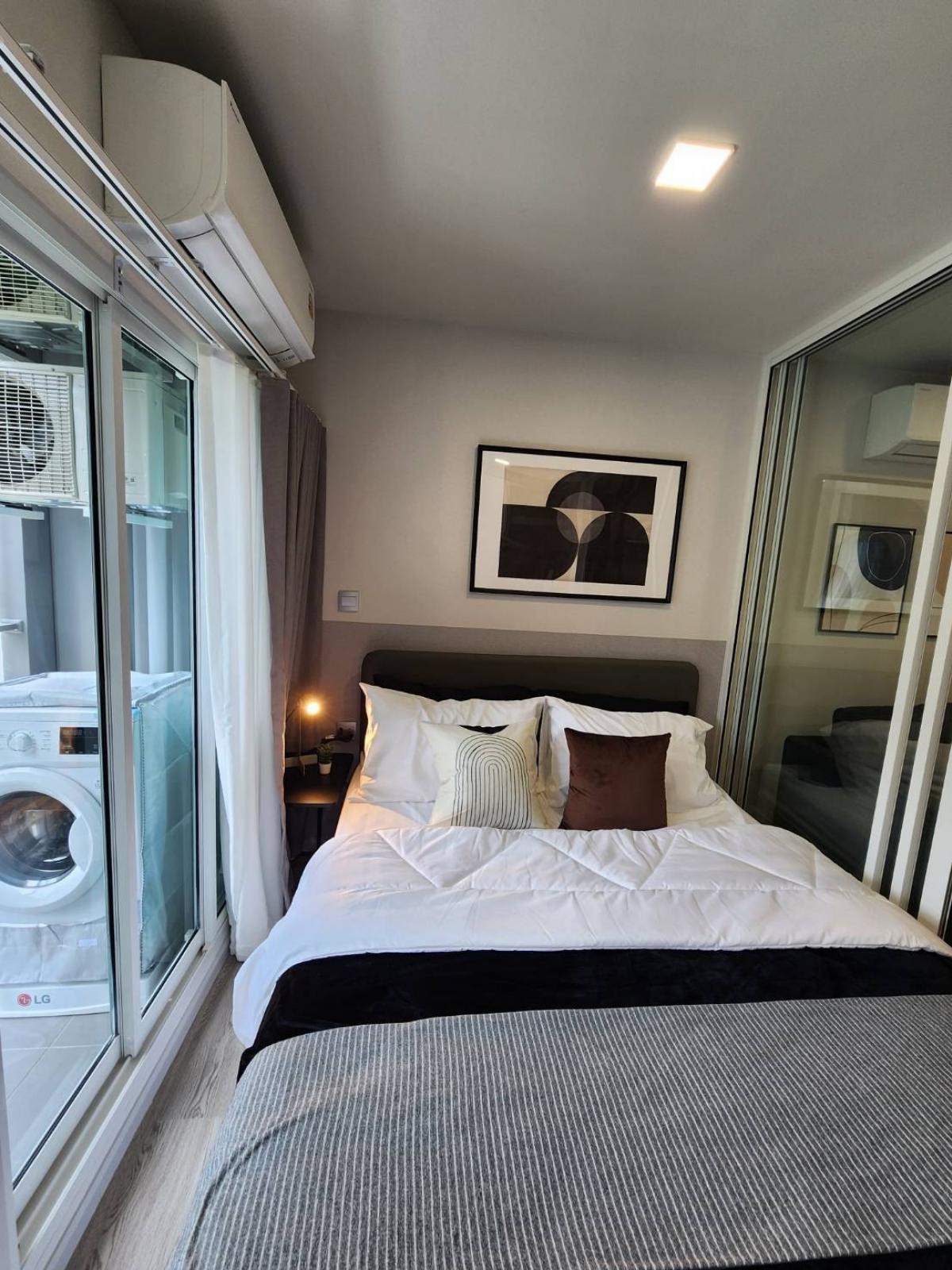 For RentCondoPathum Thani,Rangsit, Thammasat : 🚩For rent Kave Island, beautifully decorated room, 12,500 / month, pool view, Building B, 5th floor, modern furniture, complete.