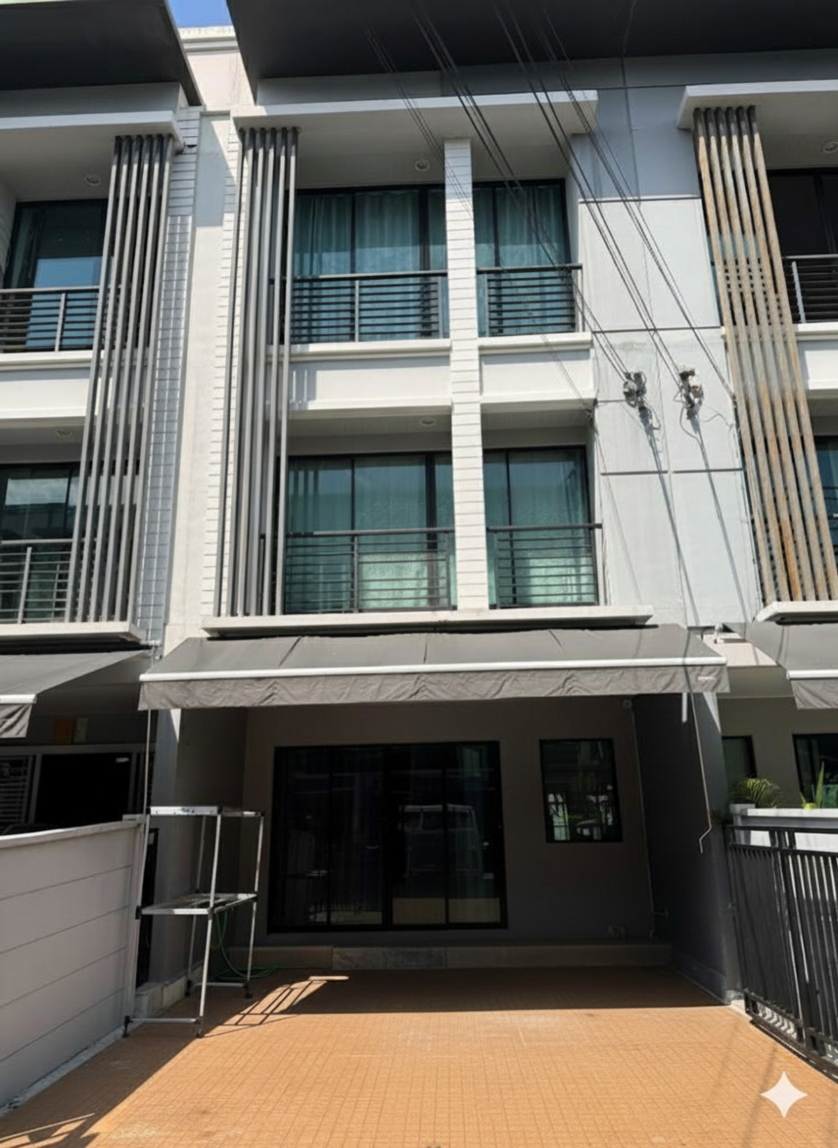 For RentTownhomeRattanathibet, Sanambinna : For rent, 3-story townhome, Baan Klang Muang, Rattanathibet.