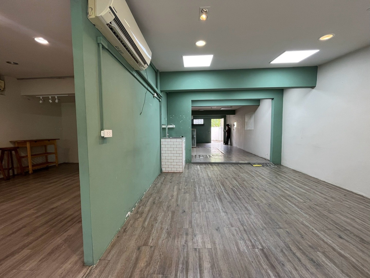 ให้เช่าร้านค้า/ตลาดนัดสุขุมวิท อโศก ทองหล่อ : ให้เช่า พื้นที่ทำธุรกิจ ขนาด 150 ตารางเมตร ซอยเอกมัย สุขุมวิท 63 เขตวัฒนา กรุงเทพมหานคร