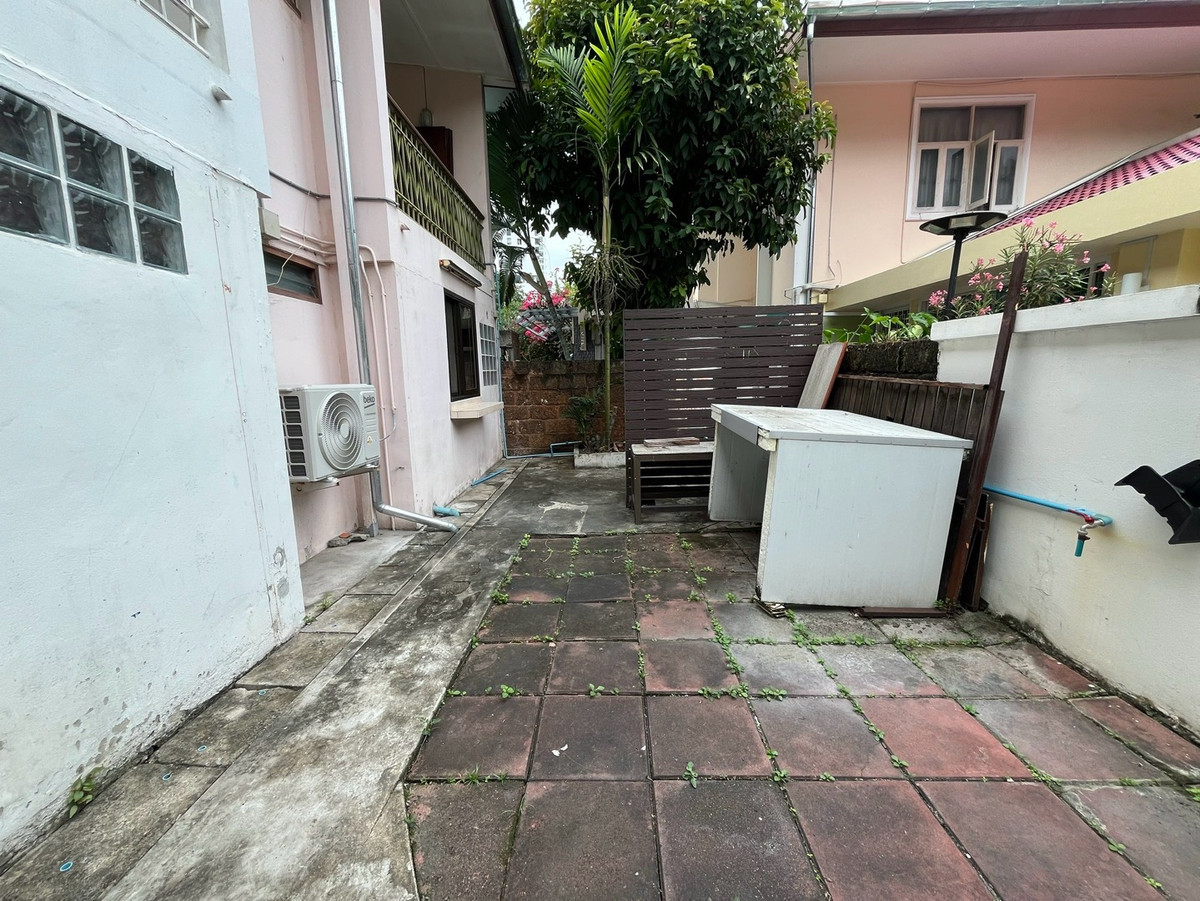 ให้เช่าร้านค้า/ตลาดนัดสุขุมวิท อโศก ทองหล่อ : ให้เช่า พื้นที่ทำธุรกิจ ขนาด 150 ตารางเมตร ซอยเอกมัย สุขุมวิท 63 เขตวัฒนา กรุงเทพมหานคร