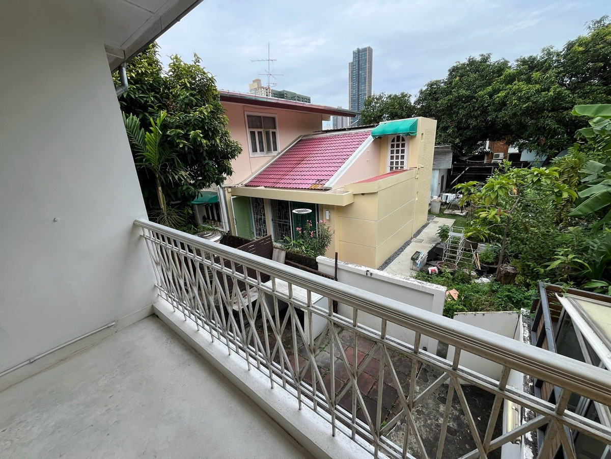 ให้เช่าร้านค้า/ตลาดนัดสุขุมวิท อโศก ทองหล่อ : ให้เช่า พื้นที่ทำธุรกิจ ขนาด 150 ตารางเมตร ซอยเอกมัย สุขุมวิท 63 เขตวัฒนา กรุงเทพมหานคร