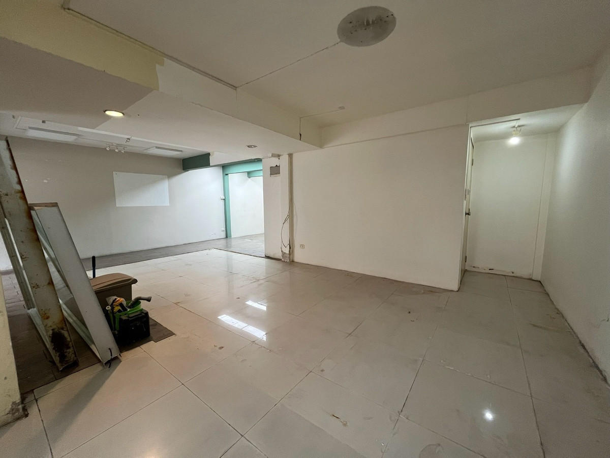 ให้เช่าร้านค้า/ตลาดนัดสุขุมวิท อโศก ทองหล่อ : ให้เช่า พื้นที่ทำธุรกิจ ขนาด 150 ตารางเมตร ซอยเอกมัย สุขุมวิท 63 เขตวัฒนา กรุงเทพมหานคร