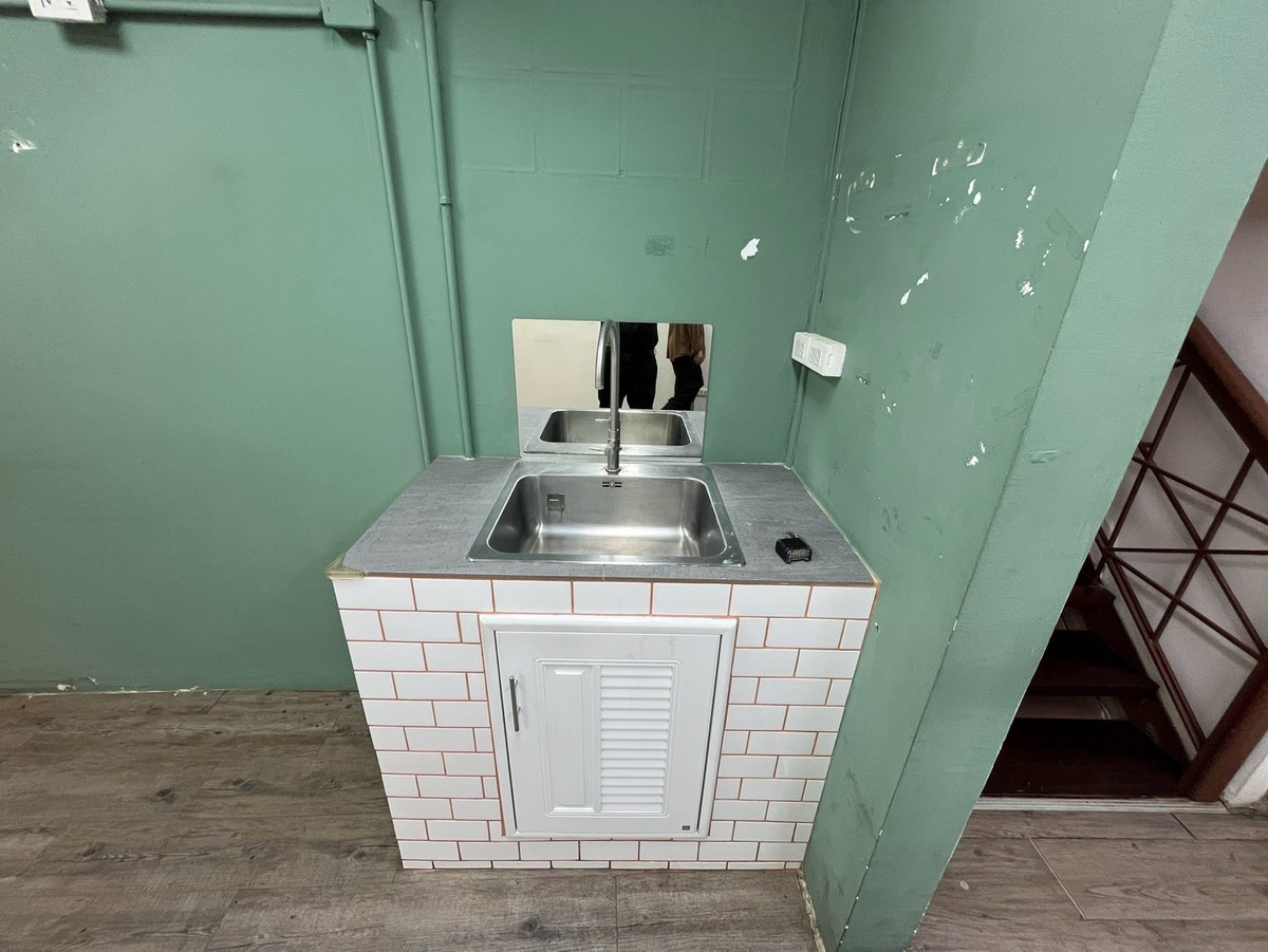 ให้เช่าร้านค้า/ตลาดนัดสุขุมวิท อโศก ทองหล่อ : ให้เช่า พื้นที่ทำธุรกิจ ขนาด 150 ตารางเมตร ซอยเอกมัย สุขุมวิท 63 เขตวัฒนา กรุงเทพมหานคร