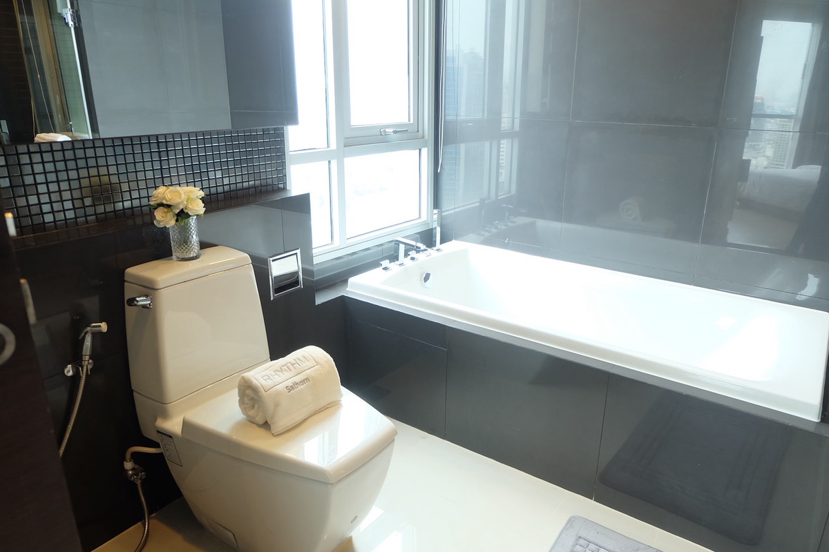 ให้เช่าคอนโดสาทร นราธิวาส : ให้เช่า 🔥 Rhythm Sathorn 🔥 เฟอร์นิเจอร์ และ เครื่องใช้ไฟฟ้าครบ ใกล้ โรงพยาบาลเซนต์หลุยส์