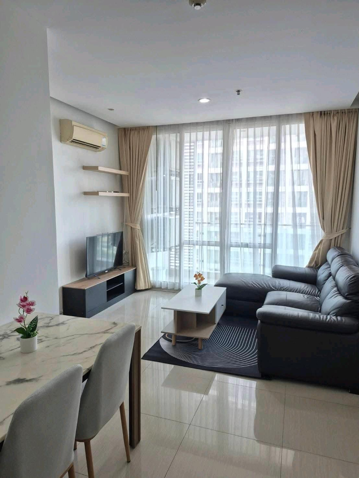 For RentCondoRama9, Petchburi, RCA : 📍2 bedroom condo, good location near MRT Rama 9.